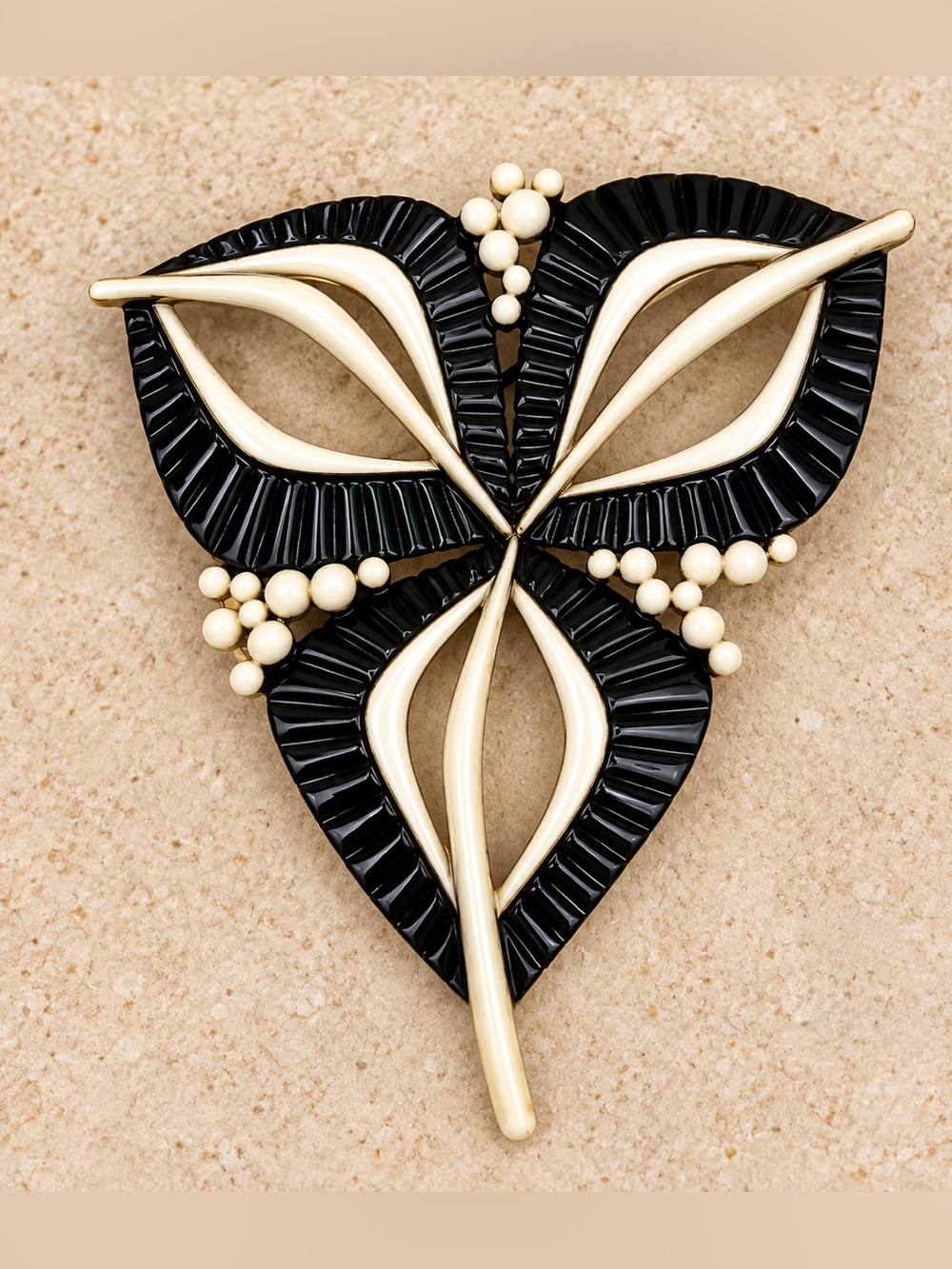 524.Vintage 1960s Mod Black White Enamel Brooch Mid Century Statement Pin Brooch